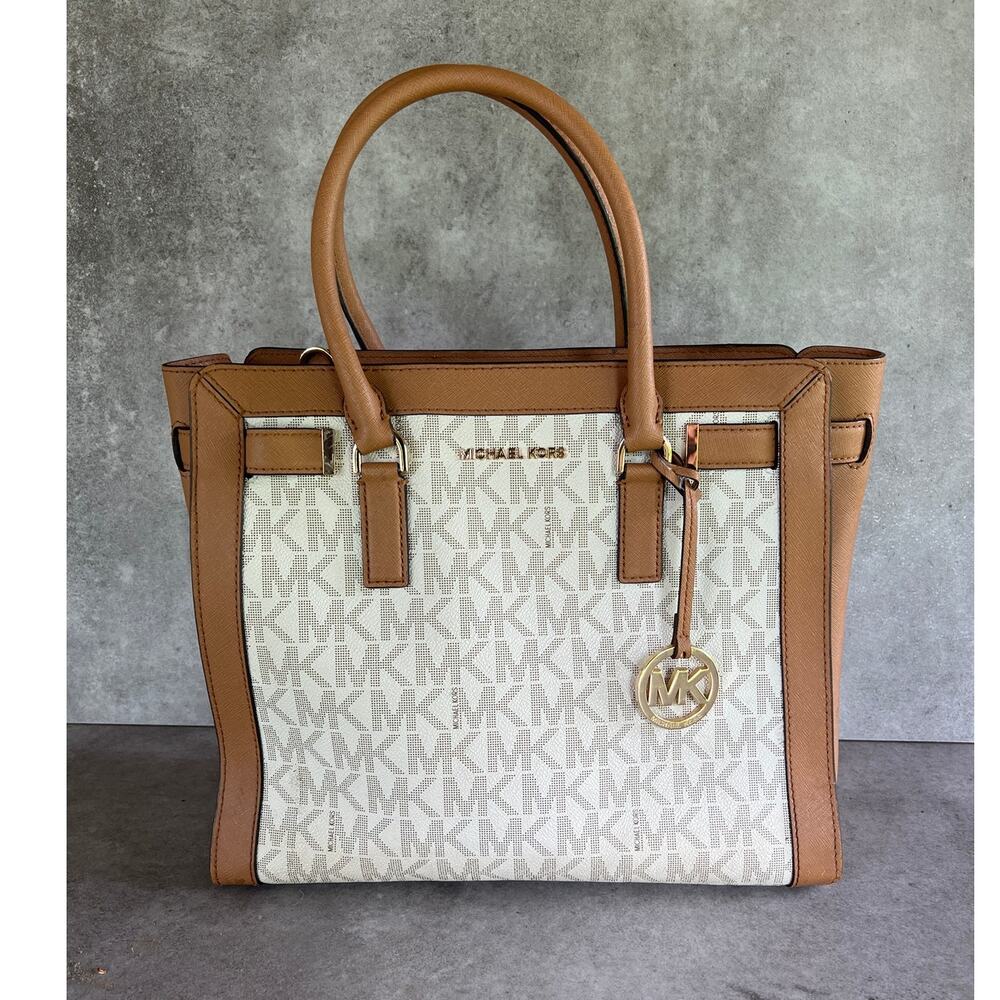 Michael Kors Large Dillon Satchel in Vanilla Acorn Signature MK monogram classic